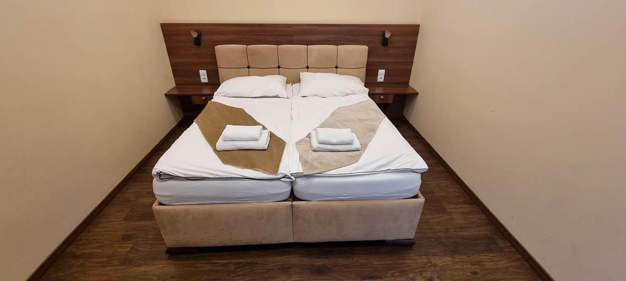 Elite Pension Štúrovo Esterno foto